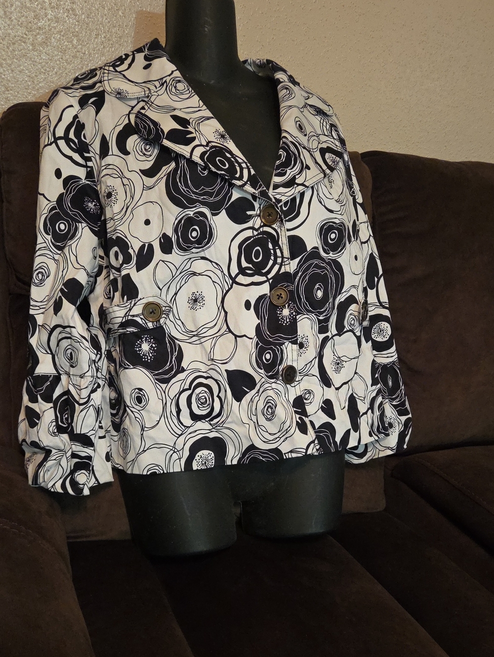 Floral Blazer in White & Black Like New